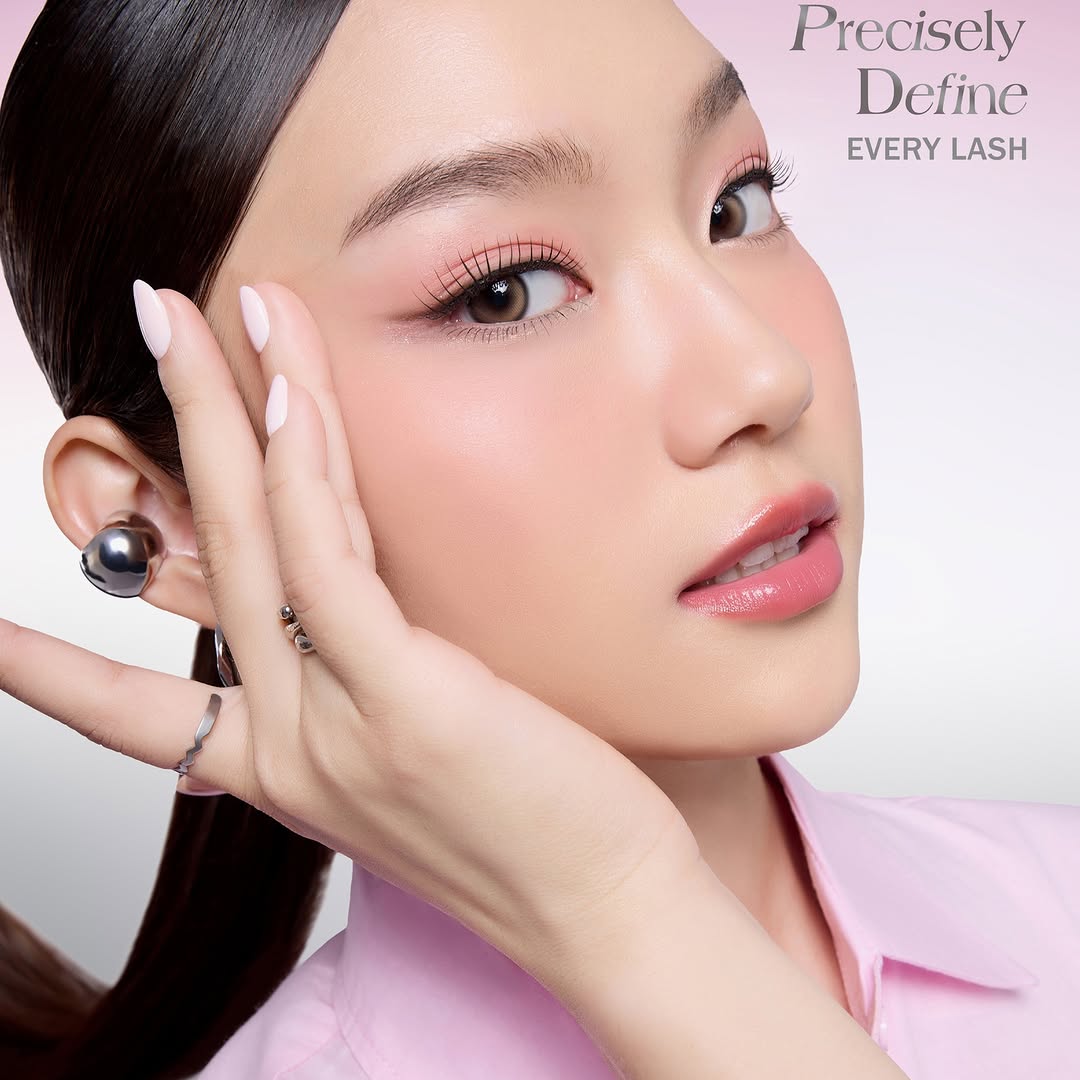 Roll to Definer Steel Mascara