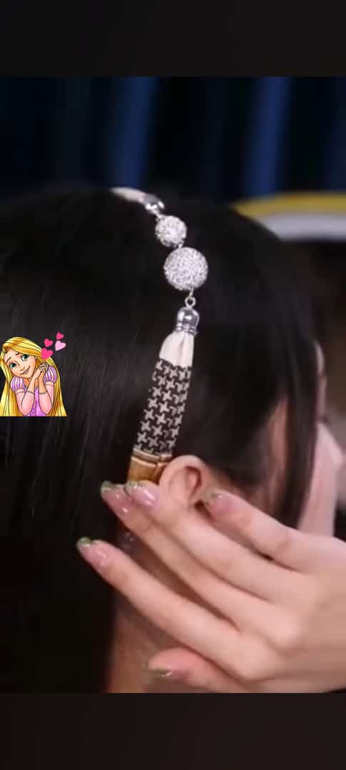 Magnetic button silk scarf